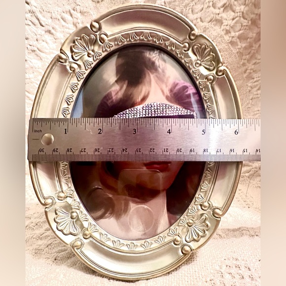Vtg Decorel Heirloom 5 × 7
Oval Champagne Picture Frame… New - Picture 10 of 11